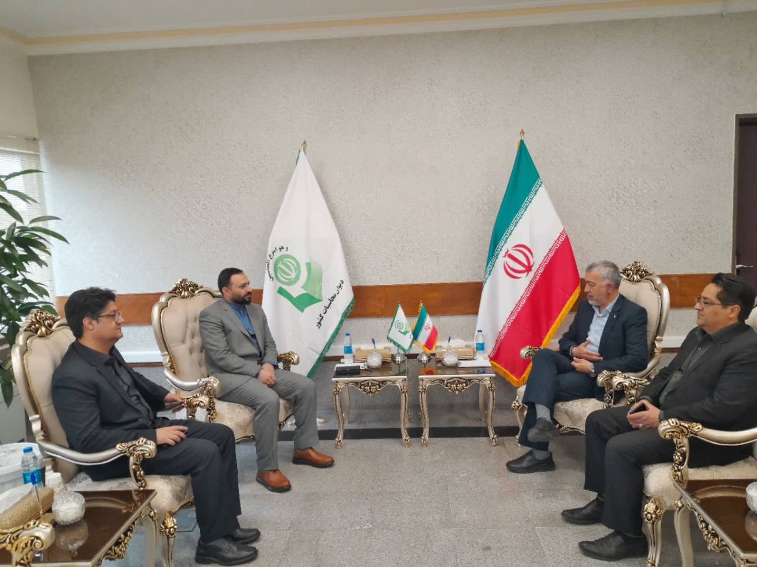 بررسی راهکارهای نظارتی در نشست مدیرکل آموزش و پرورش و سرپرست دیوان محاسبات استان خراسان رضوی